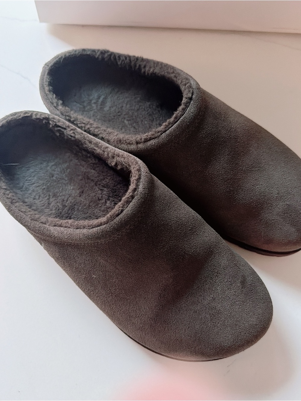 Alo Recovery Slipper, Espresso - Picture 6 of 10